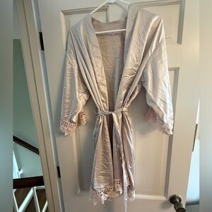 Elegant Lace Trim Satin Robe